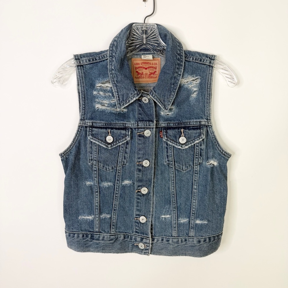 Levi’s Women’s Denim Vest Small Blue Jean Trucker Jacket Sleeveless Distressed